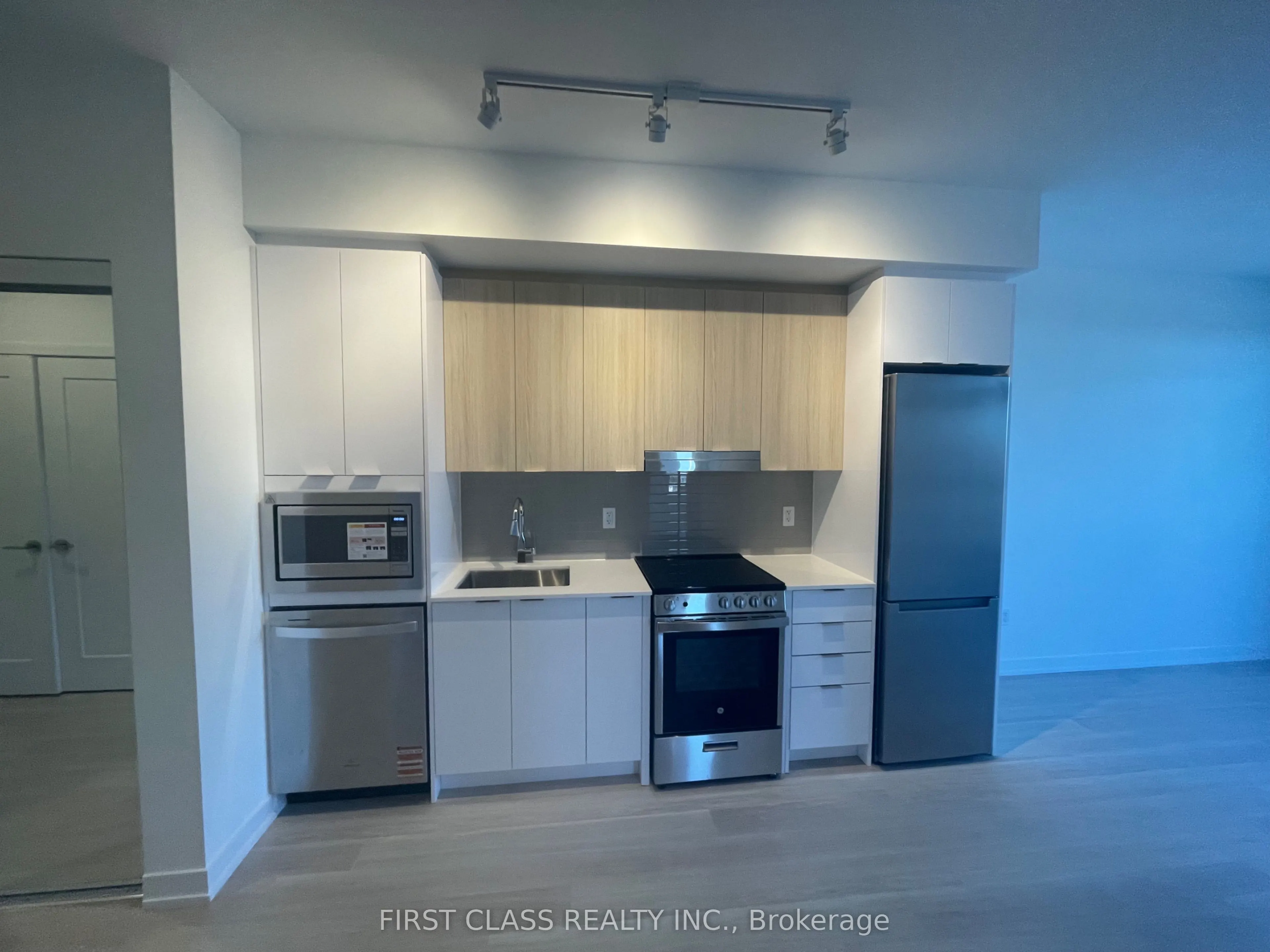5105 Hurontario Street, #602