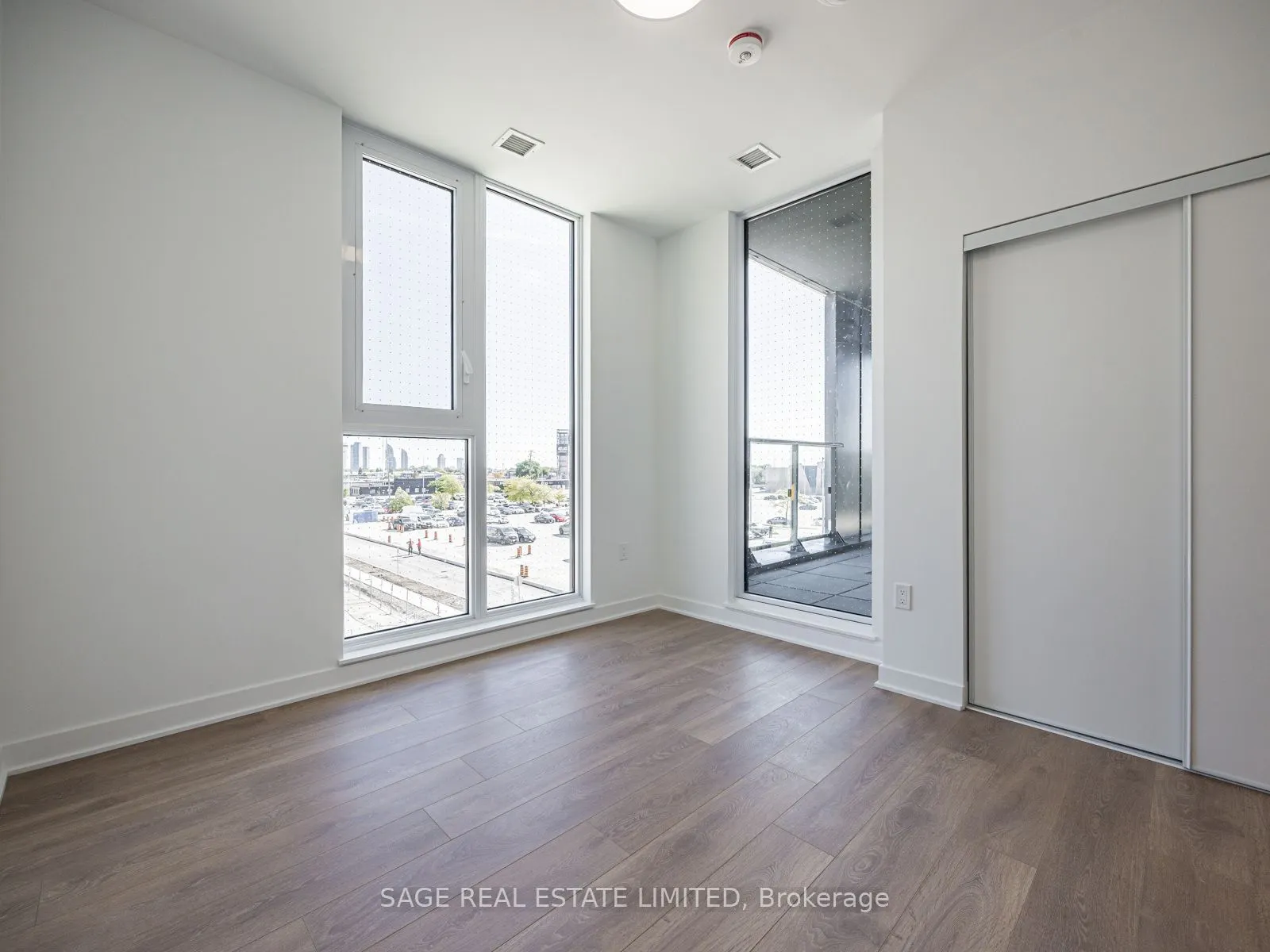 1037 The Queensway Avenue, #202