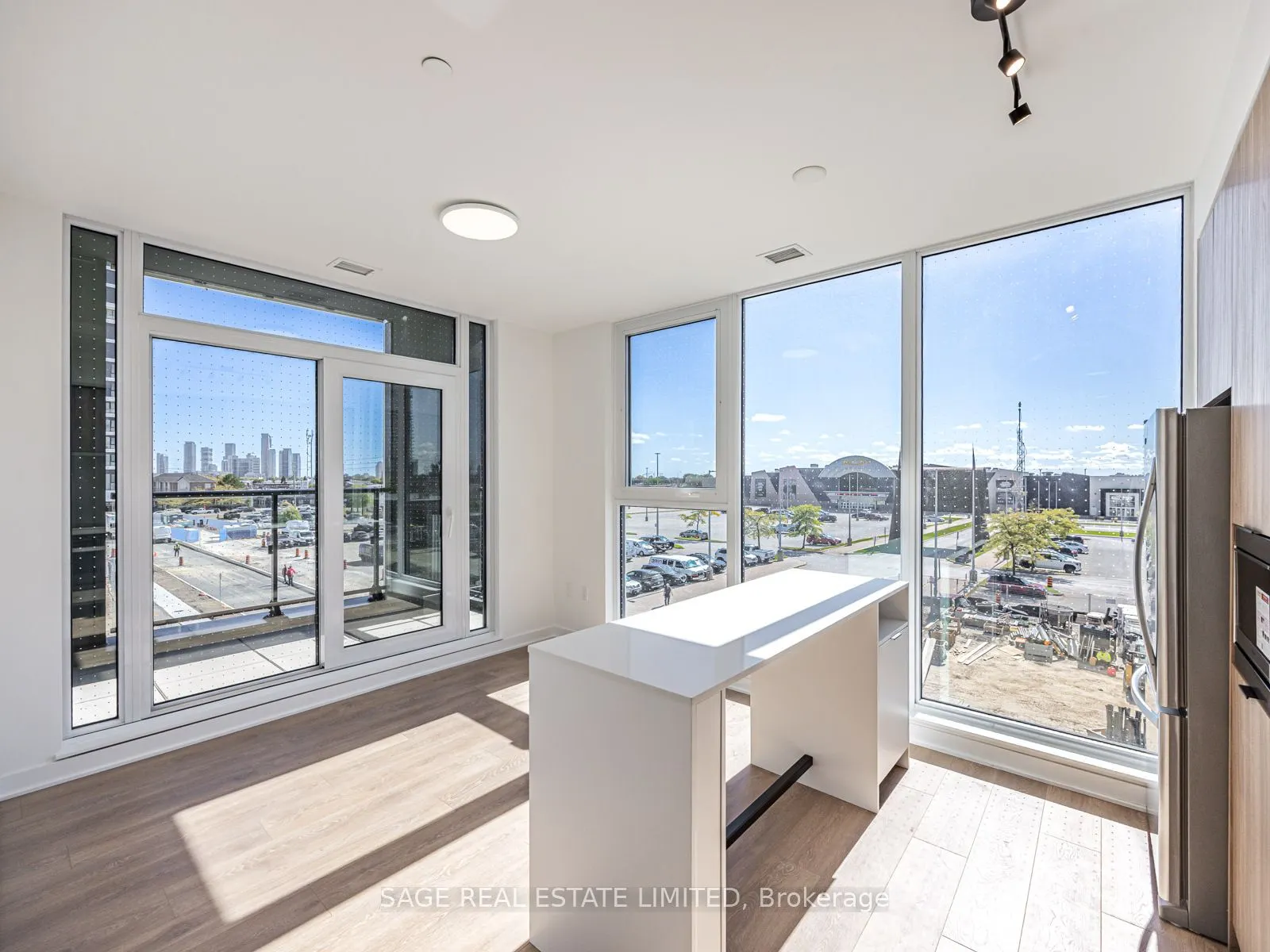 1037 The Queensway Avenue, #202