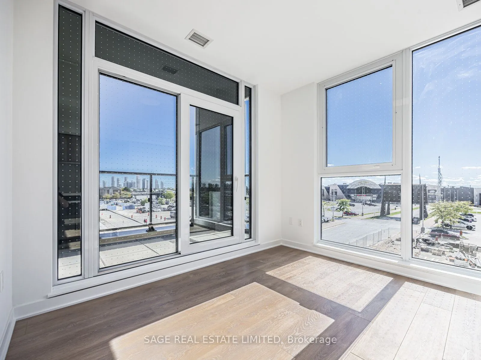 1037 The Queensway Avenue, #202