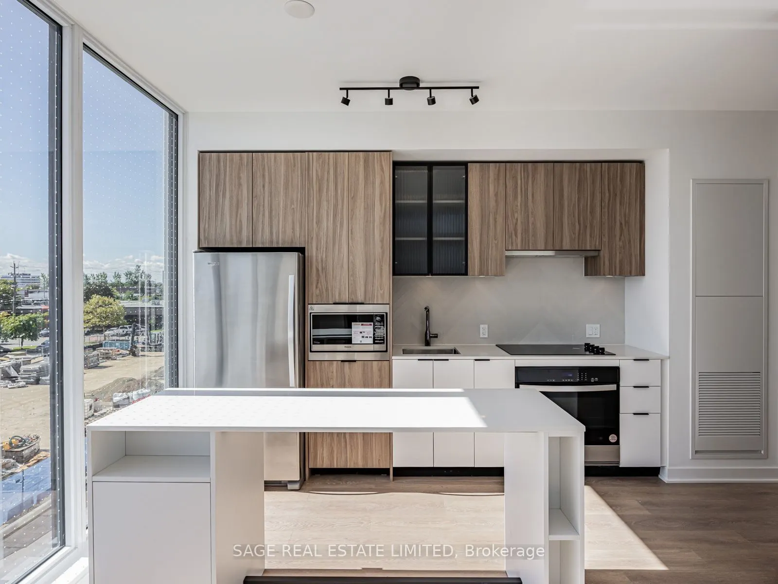 1037 The Queensway Avenue, #202