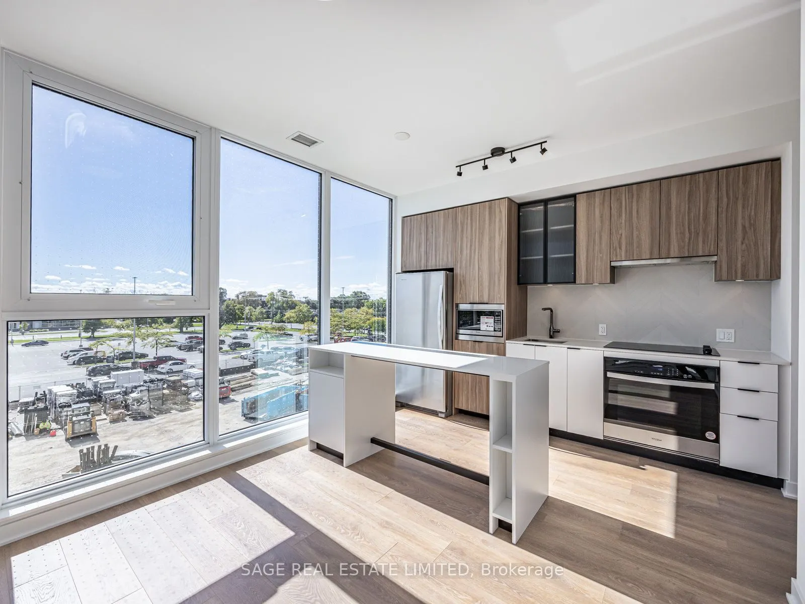 1037 The Queensway Avenue, #202