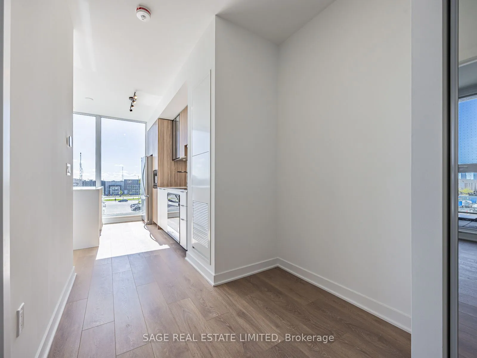 1037 The Queensway Avenue, #202