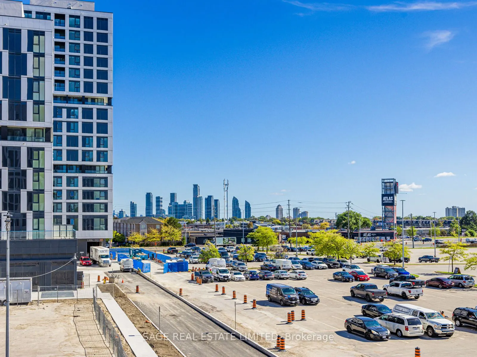 1037 The Queensway Avenue, #202
