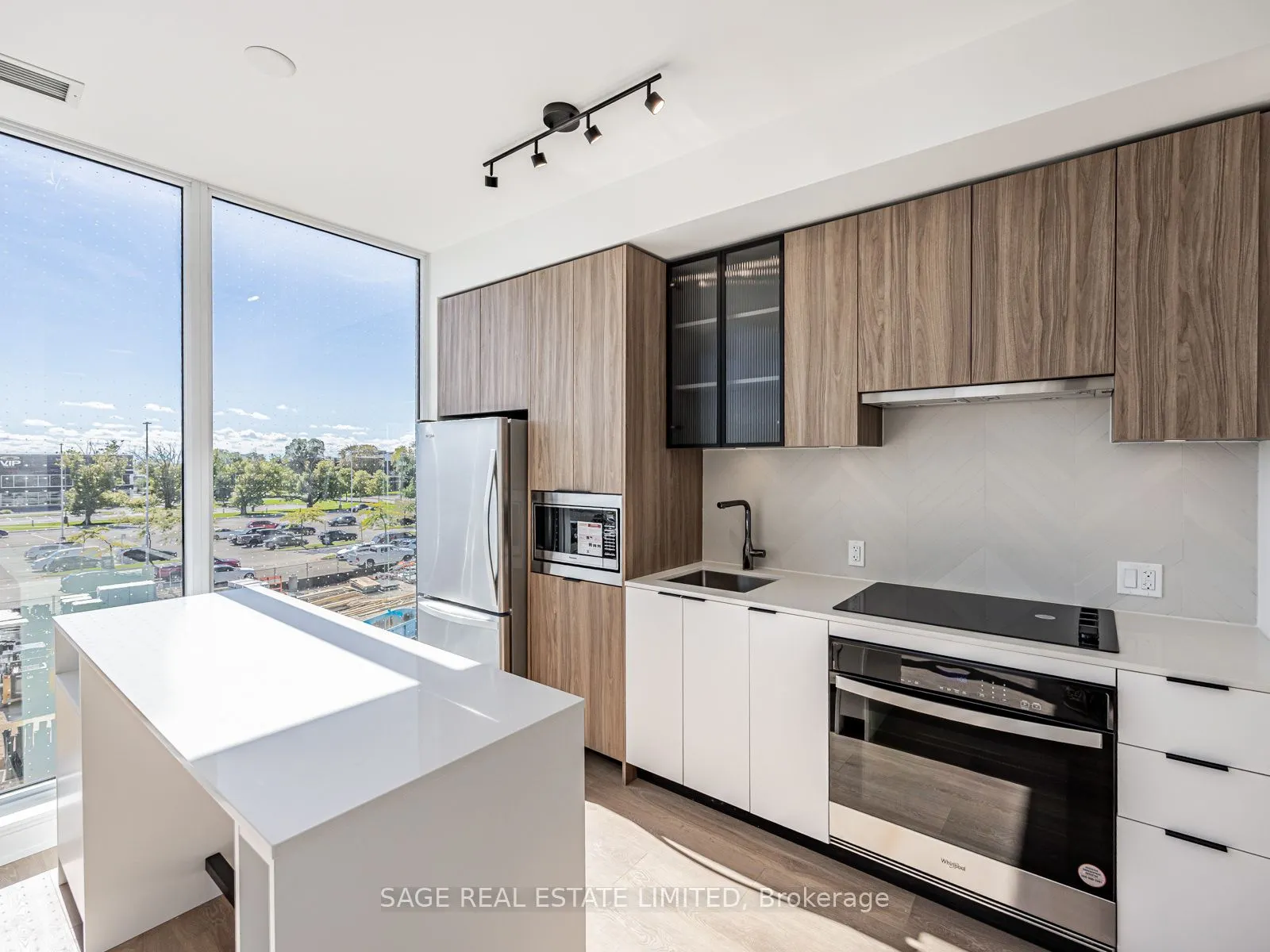 1037 The Queensway Avenue, #202