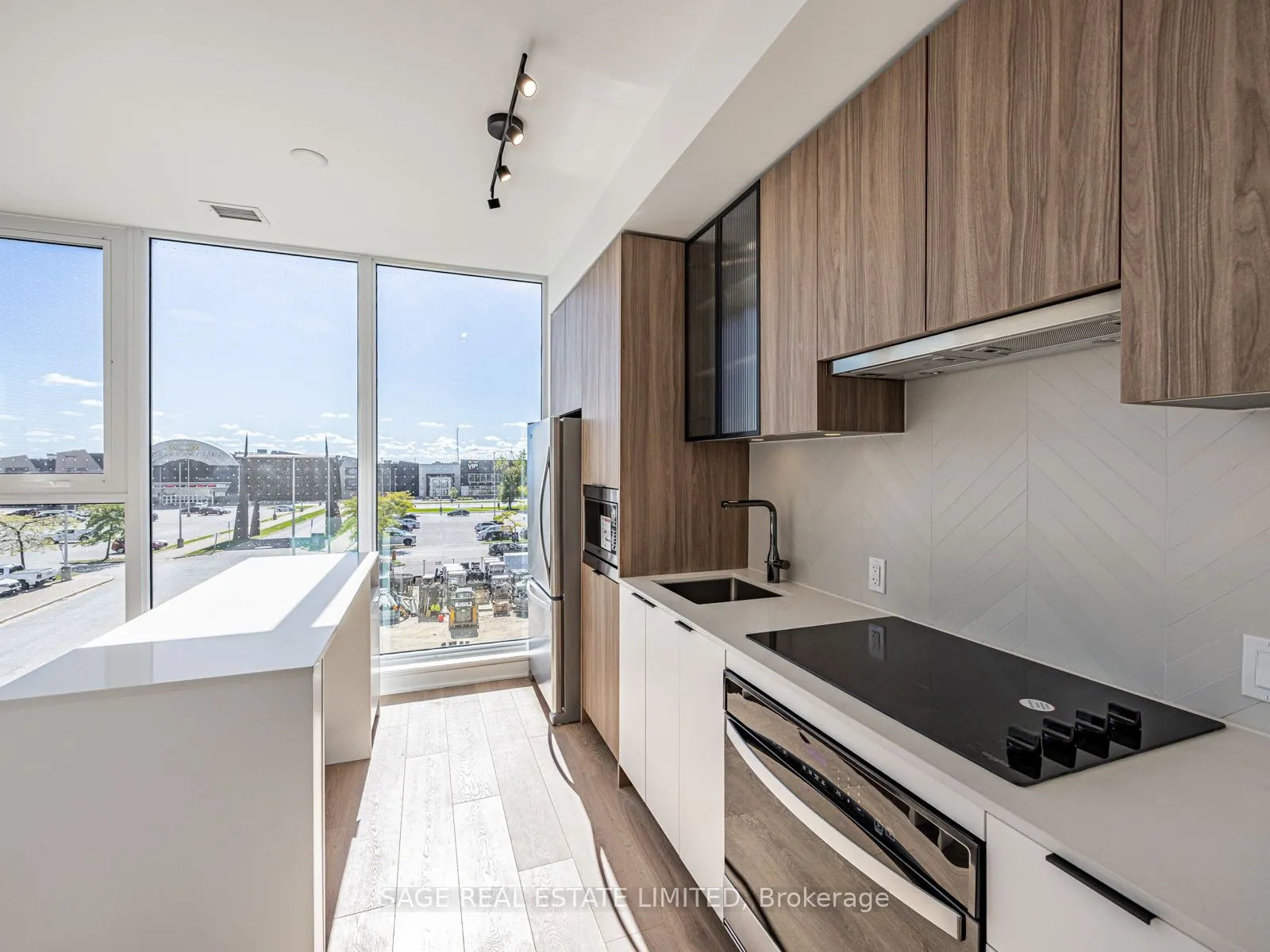 1037 The Queensway Avenue, #202