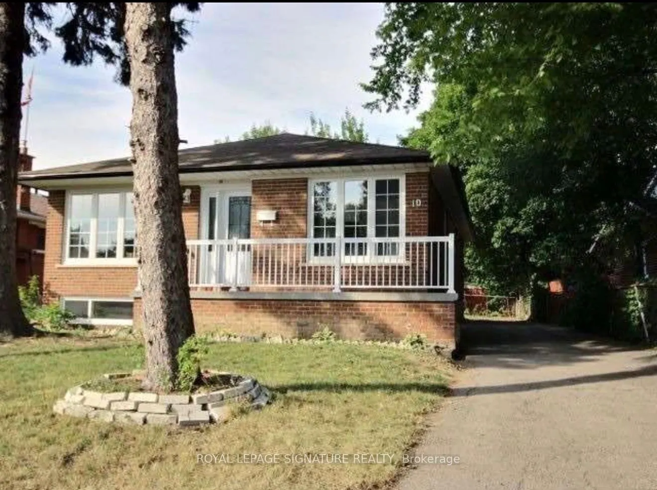 10 Sanford Crescent, #Bsmt 1