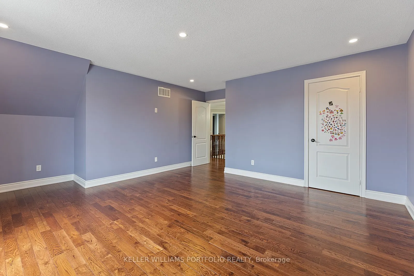 2154 Kingsridge Drive