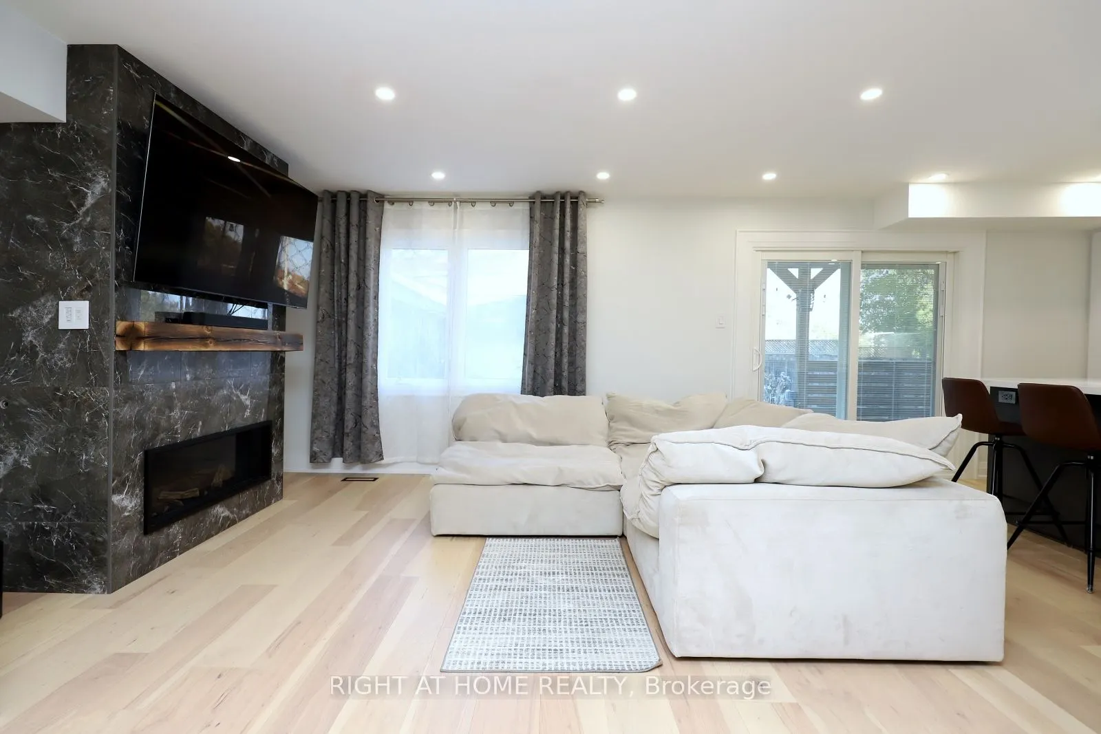 2968 Nipiwin Drive