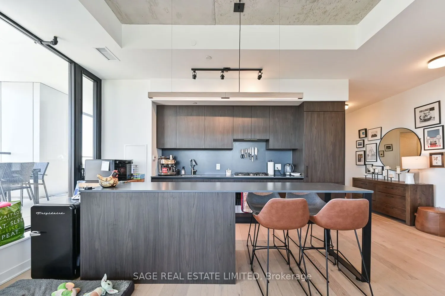 2720 Dundas Street W, #811