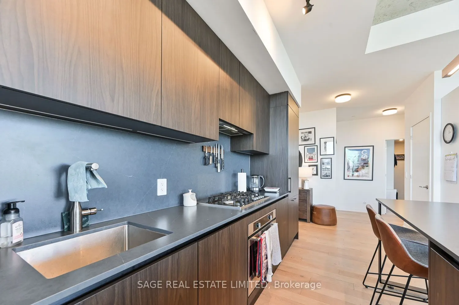 2720 Dundas Street W, #811