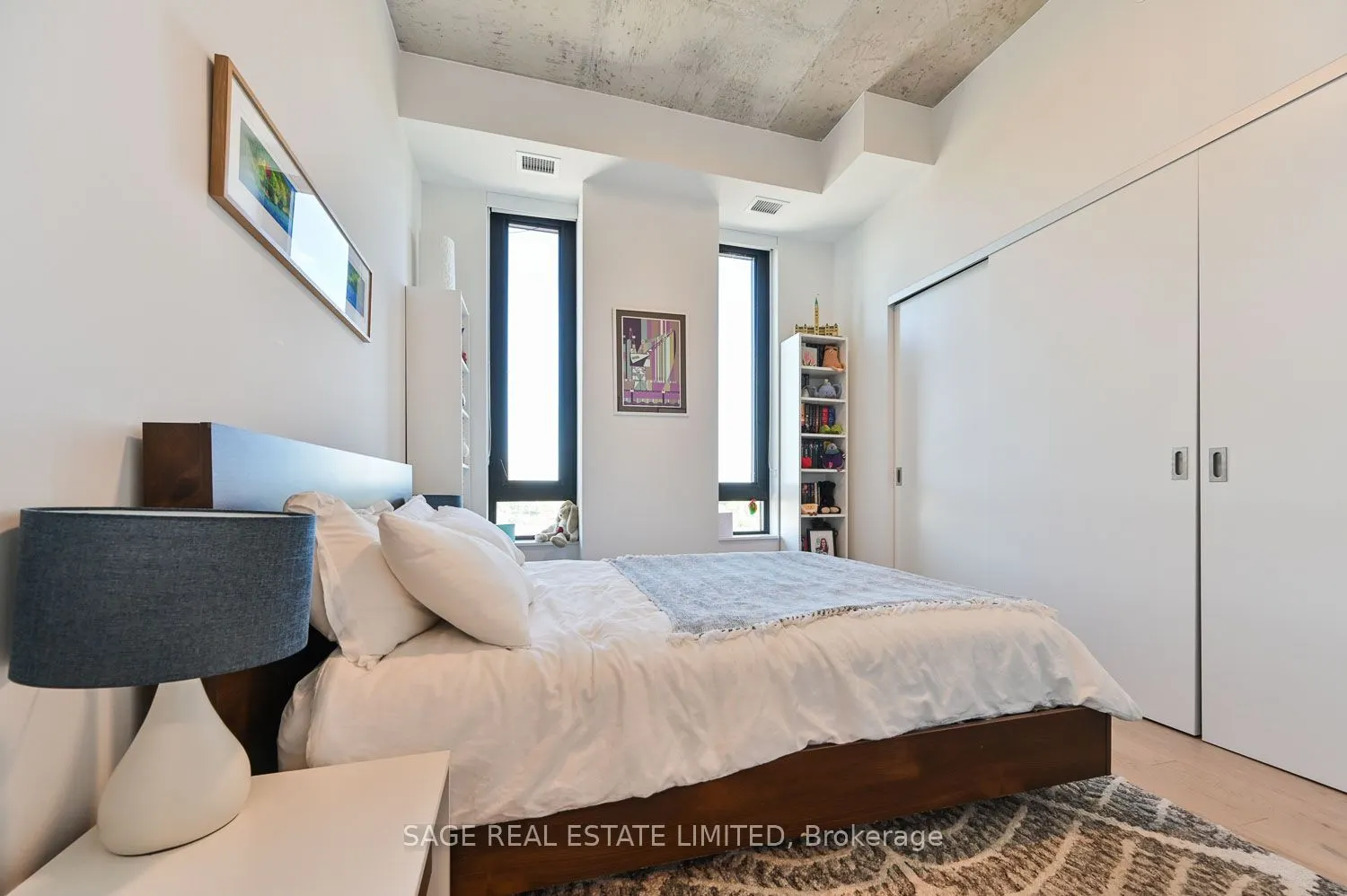 2720 Dundas Street W, #811