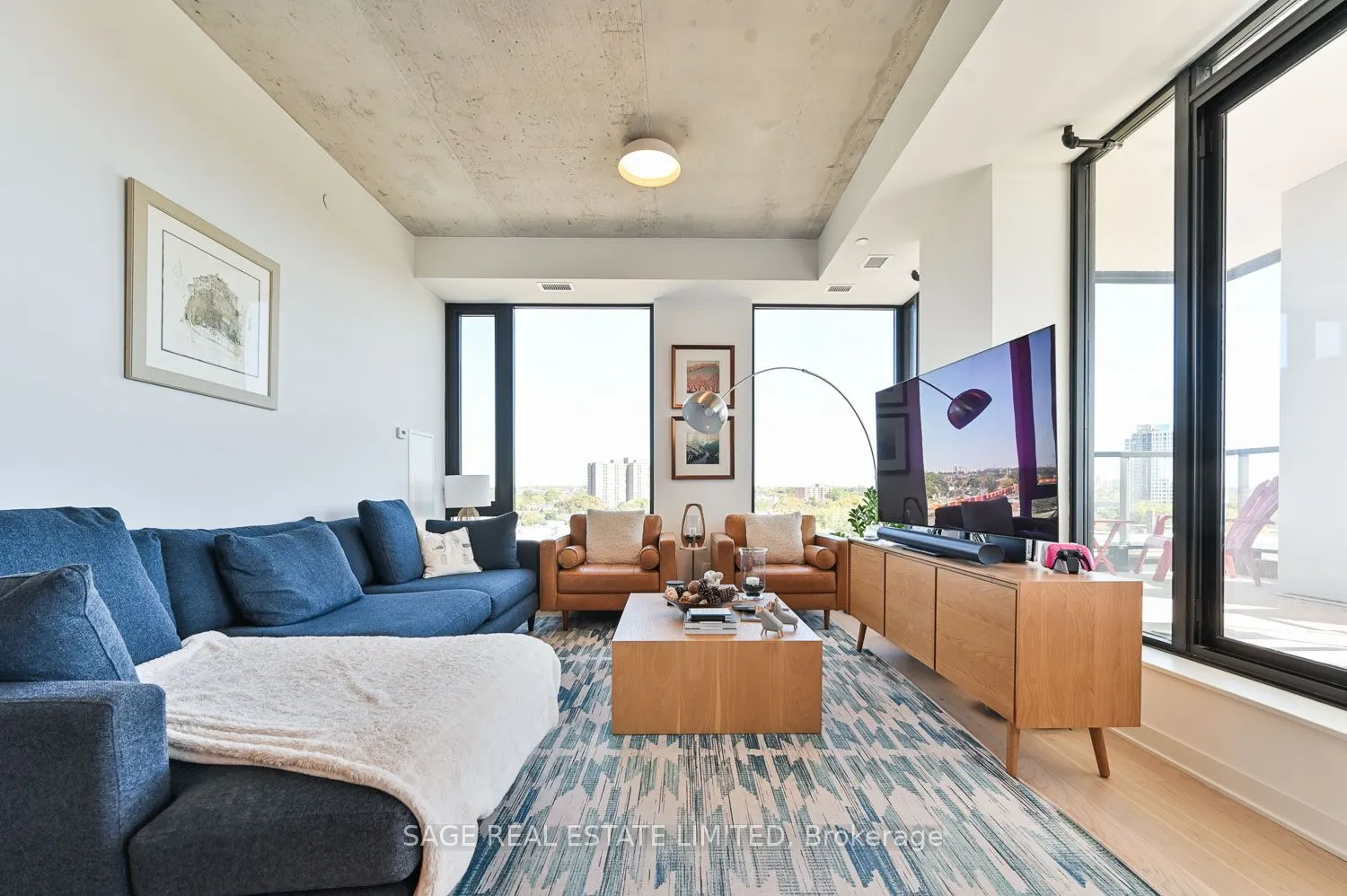 2720 Dundas Street W, #811