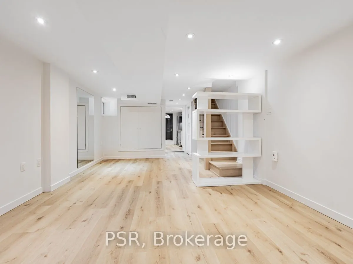 371 McRoberts Avenue, #Lower