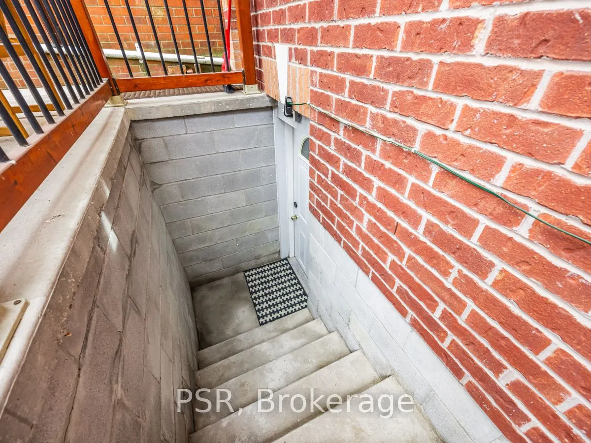 371 McRoberts Avenue, #Lower