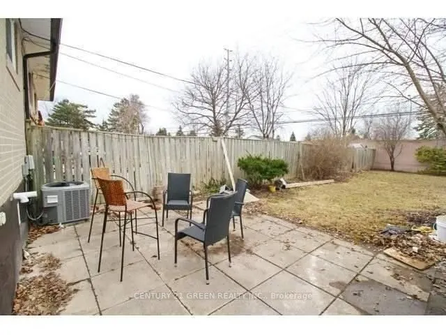 92 Kingsmere Crescent, #(Main)