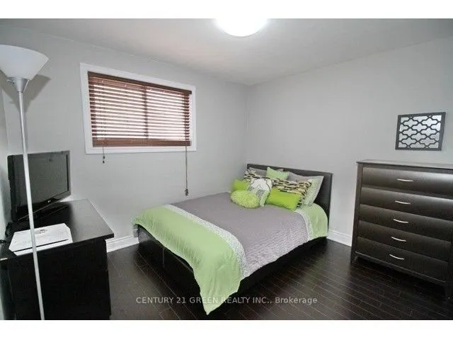 92 Kingsmere Crescent, #(Main)