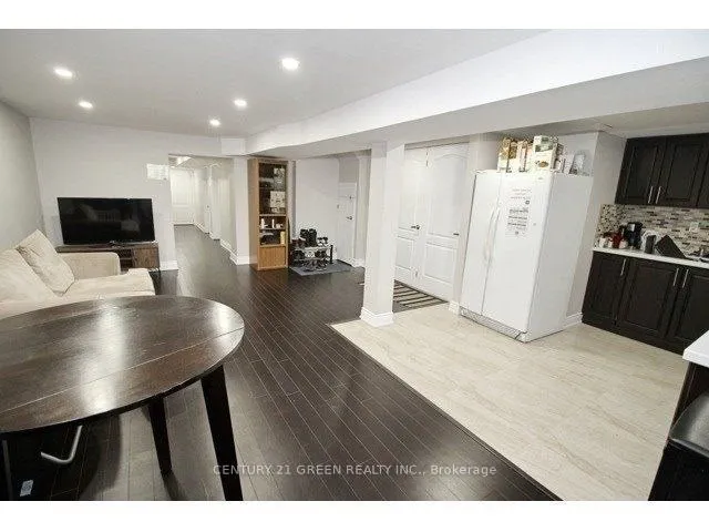 92 Kingsmere Crescent, #(Main)