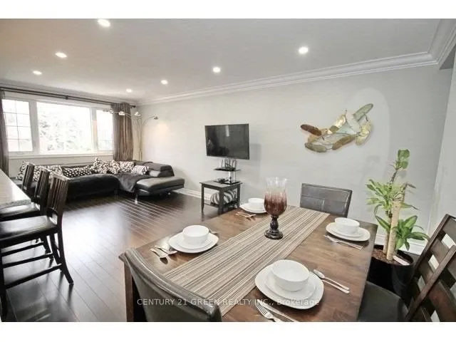 92 Kingsmere Crescent, #(Main)
