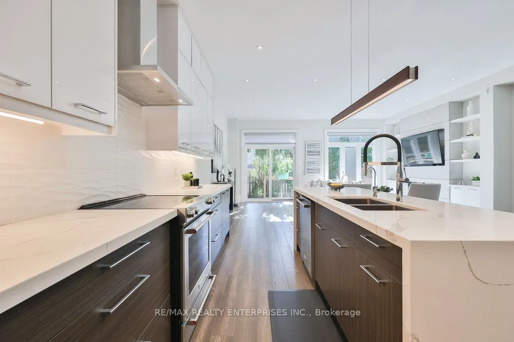 15A Tecumseth Avenue