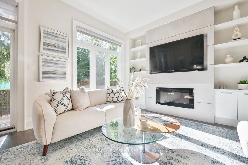 15A Tecumseth Avenue