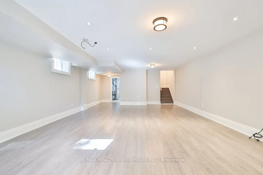 15A Tecumseth Avenue