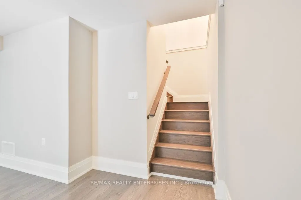 15A Tecumseth Avenue
