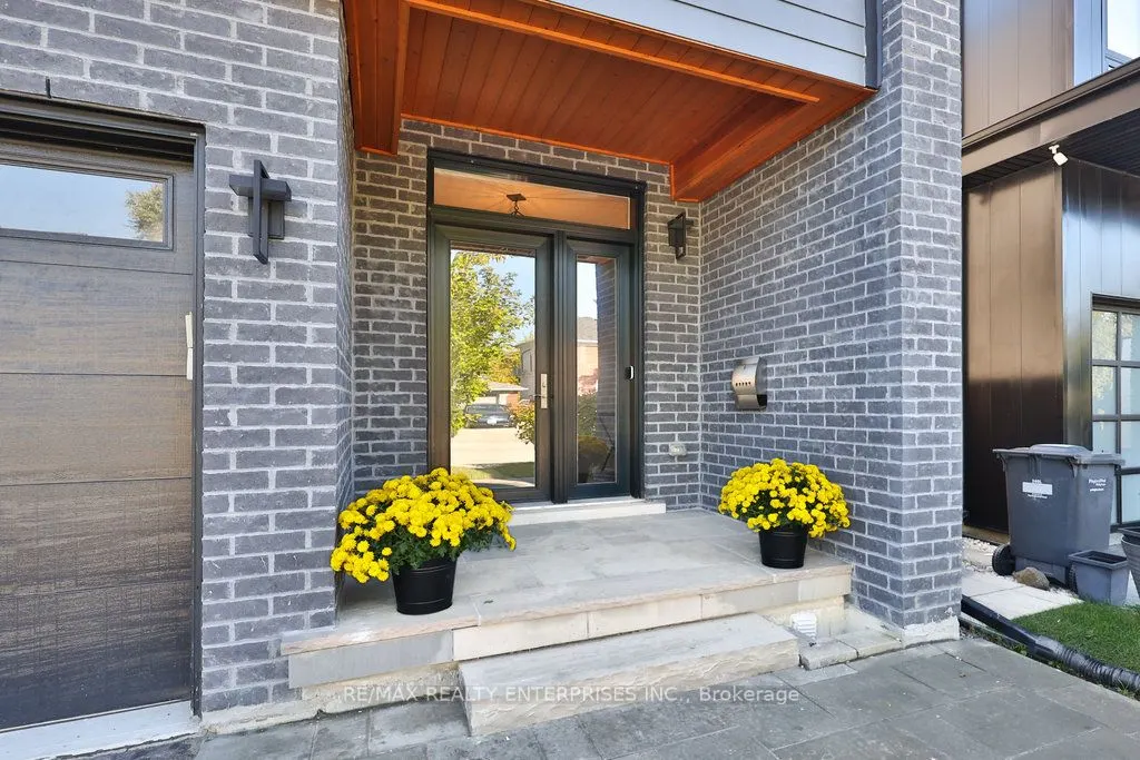 15A Tecumseth Avenue