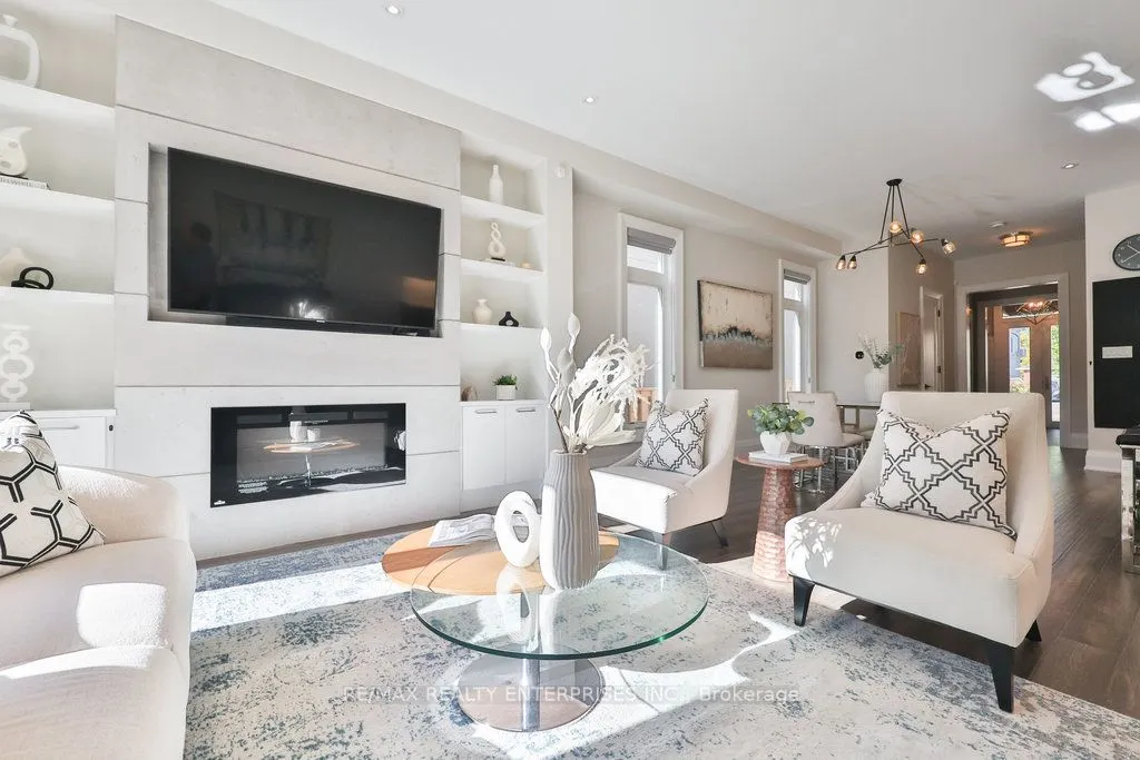 15A Tecumseth Avenue