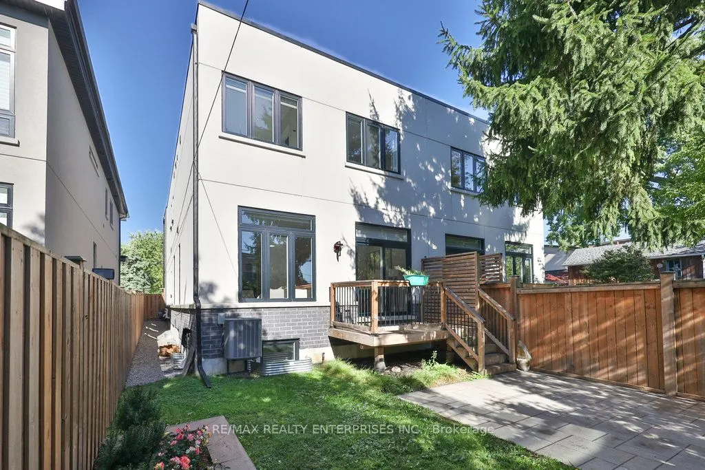 15A Tecumseth Avenue
