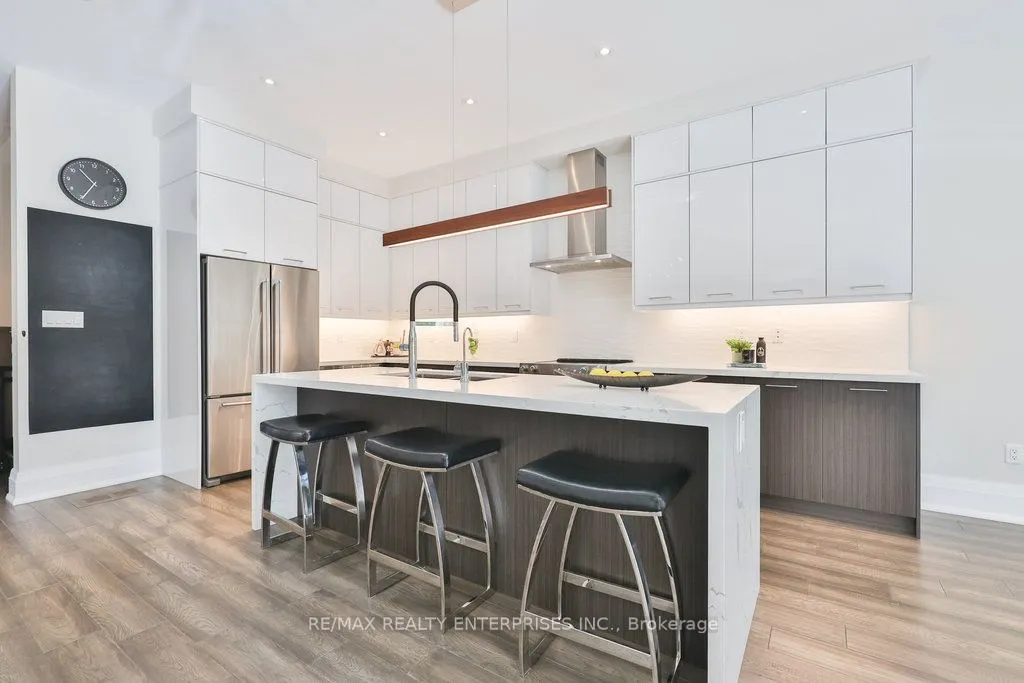 15A Tecumseth Avenue