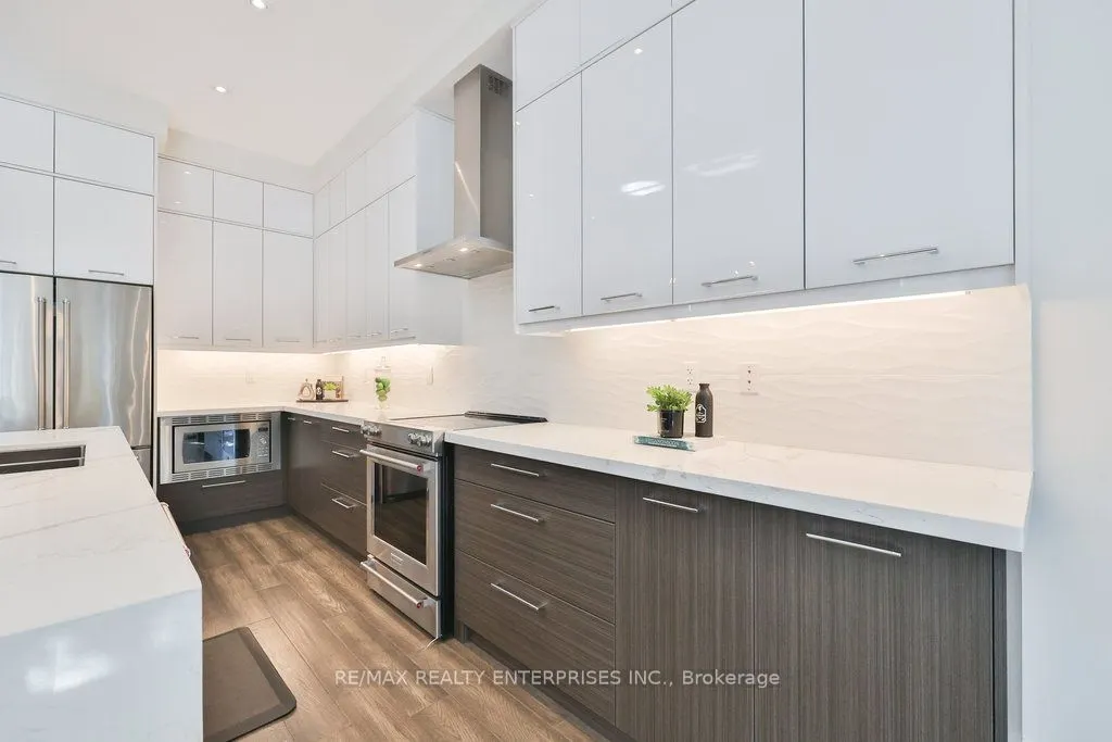 15A Tecumseth Avenue