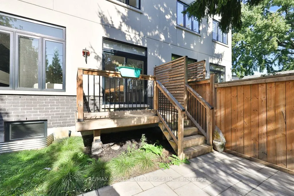 15A Tecumseth Avenue