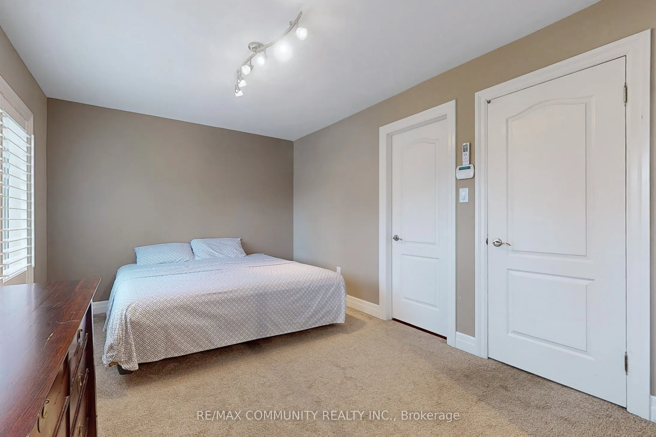 3030 Lakeshore Boulevard W, #8