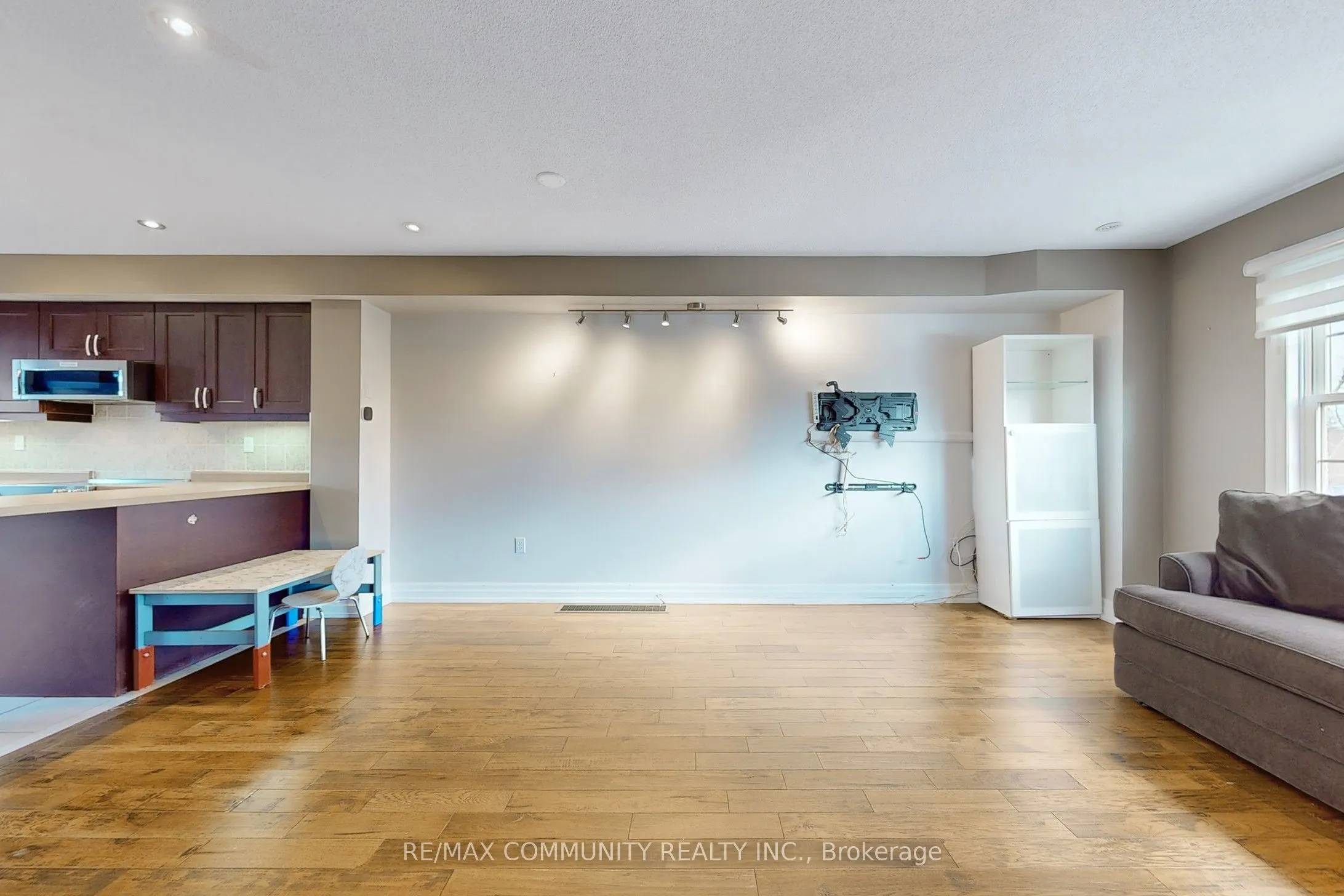 3030 Lakeshore Boulevard W, #8
