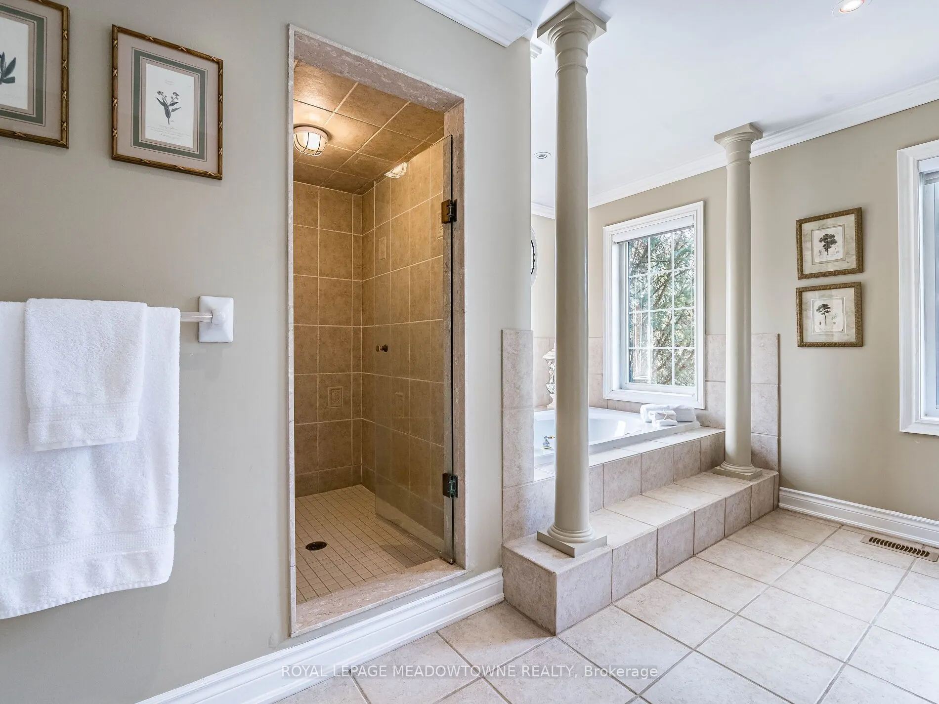 8 Deer Run Crescent