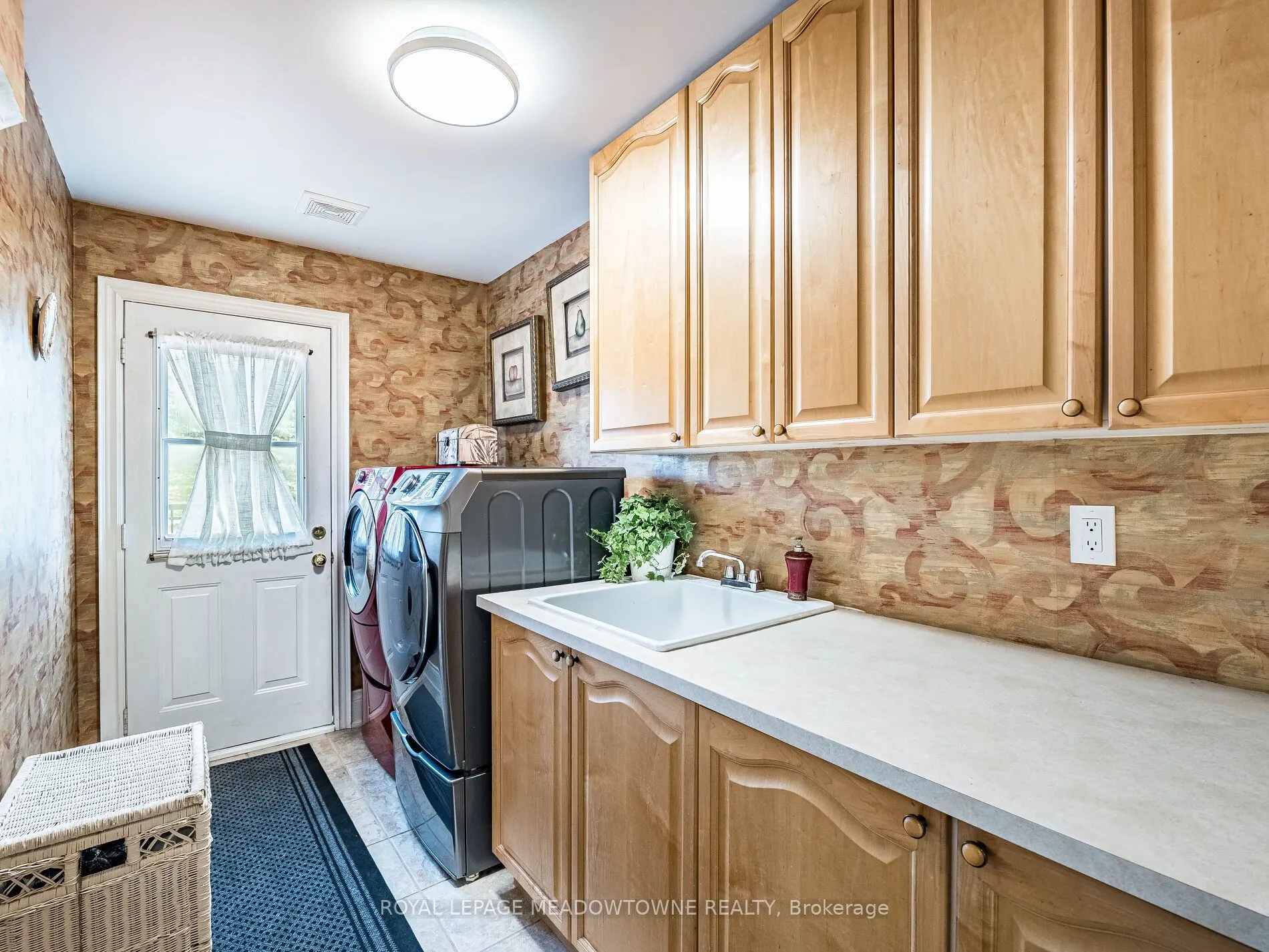 8 Deer Run Crescent