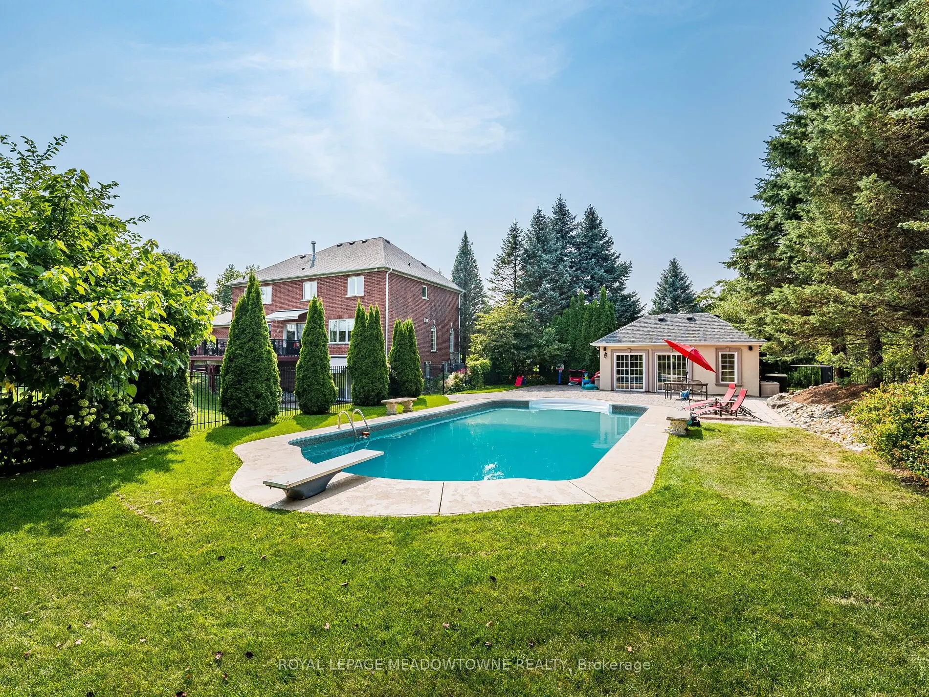 8 Deer Run Crescent