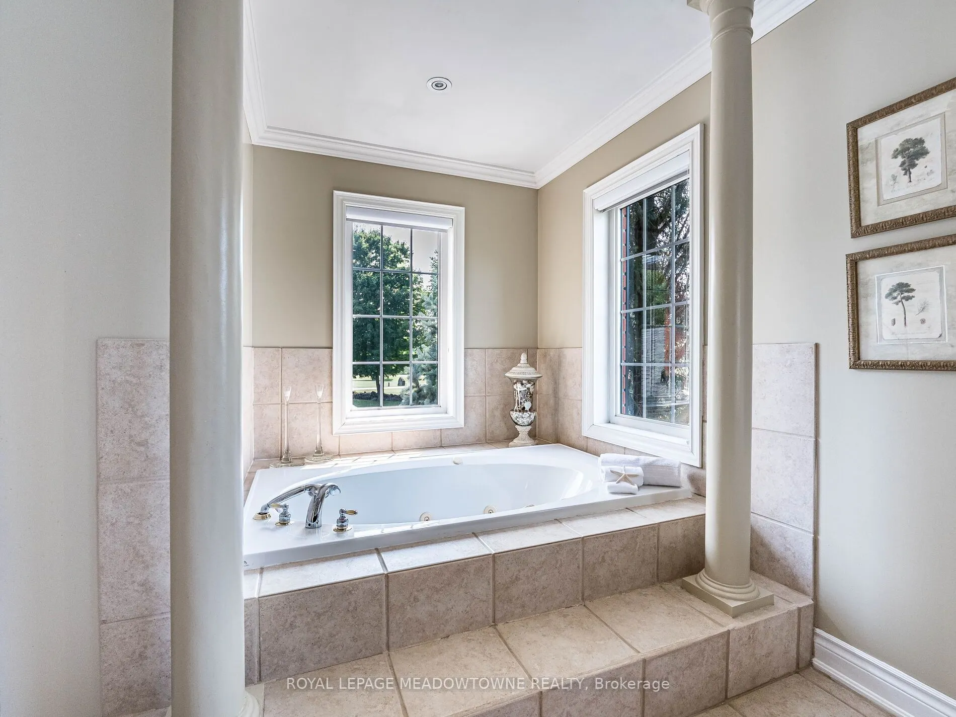 8 Deer Run Crescent
