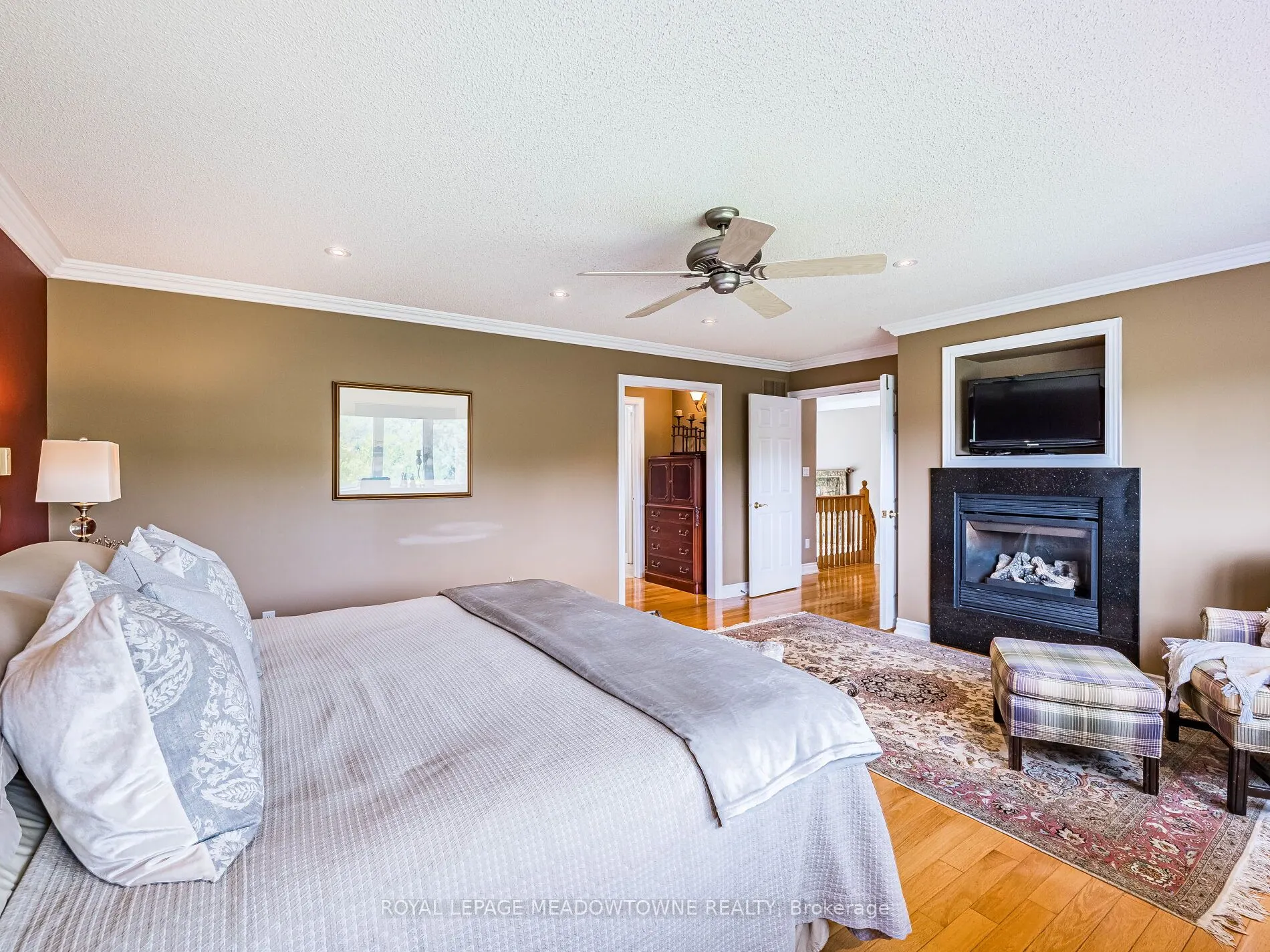 8 Deer Run Crescent