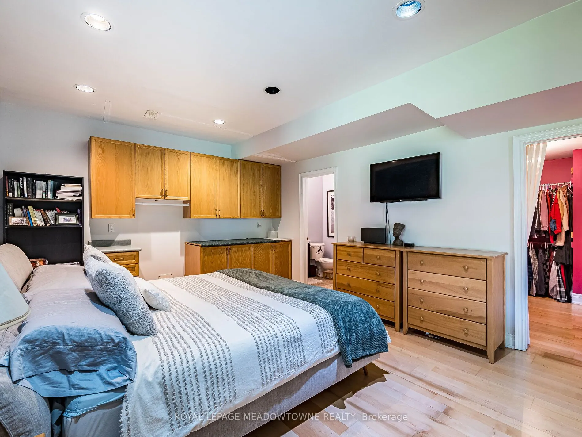 8 Deer Run Crescent