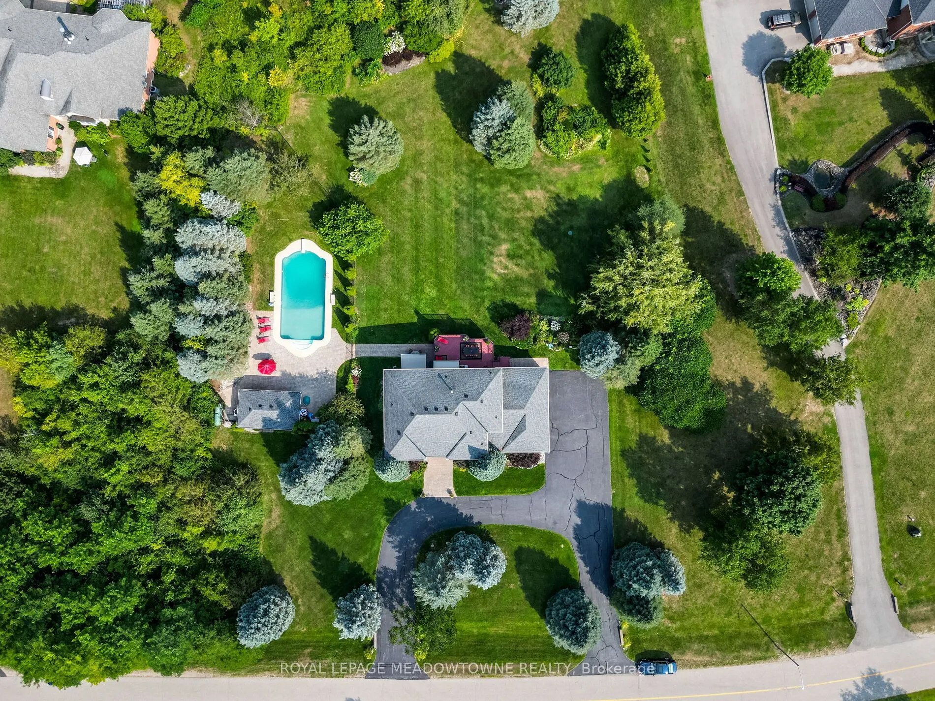 8 Deer Run Crescent