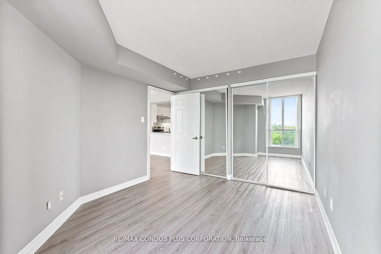 2285 Lake Shore Boulevard W, #609