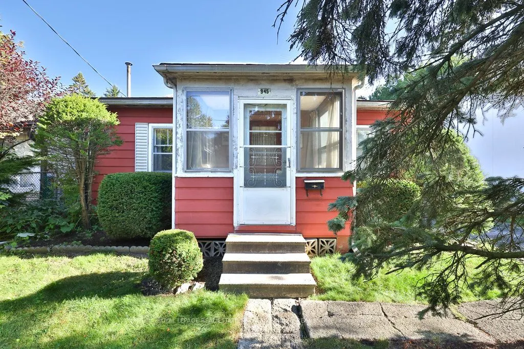 945 BEECHWOOD Avenue