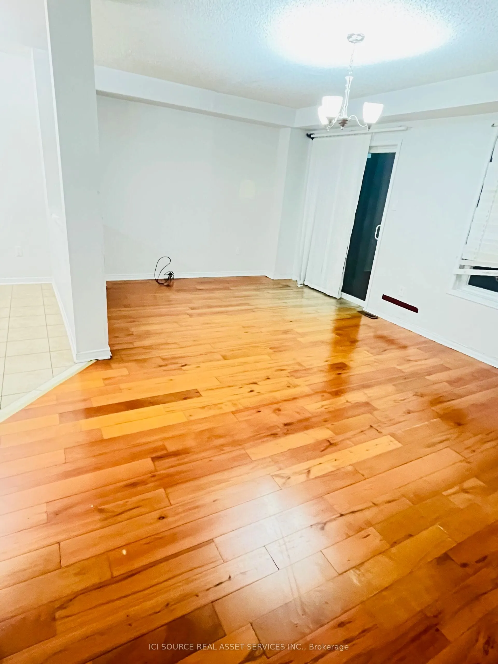 40 Treasure Drive, #Upper