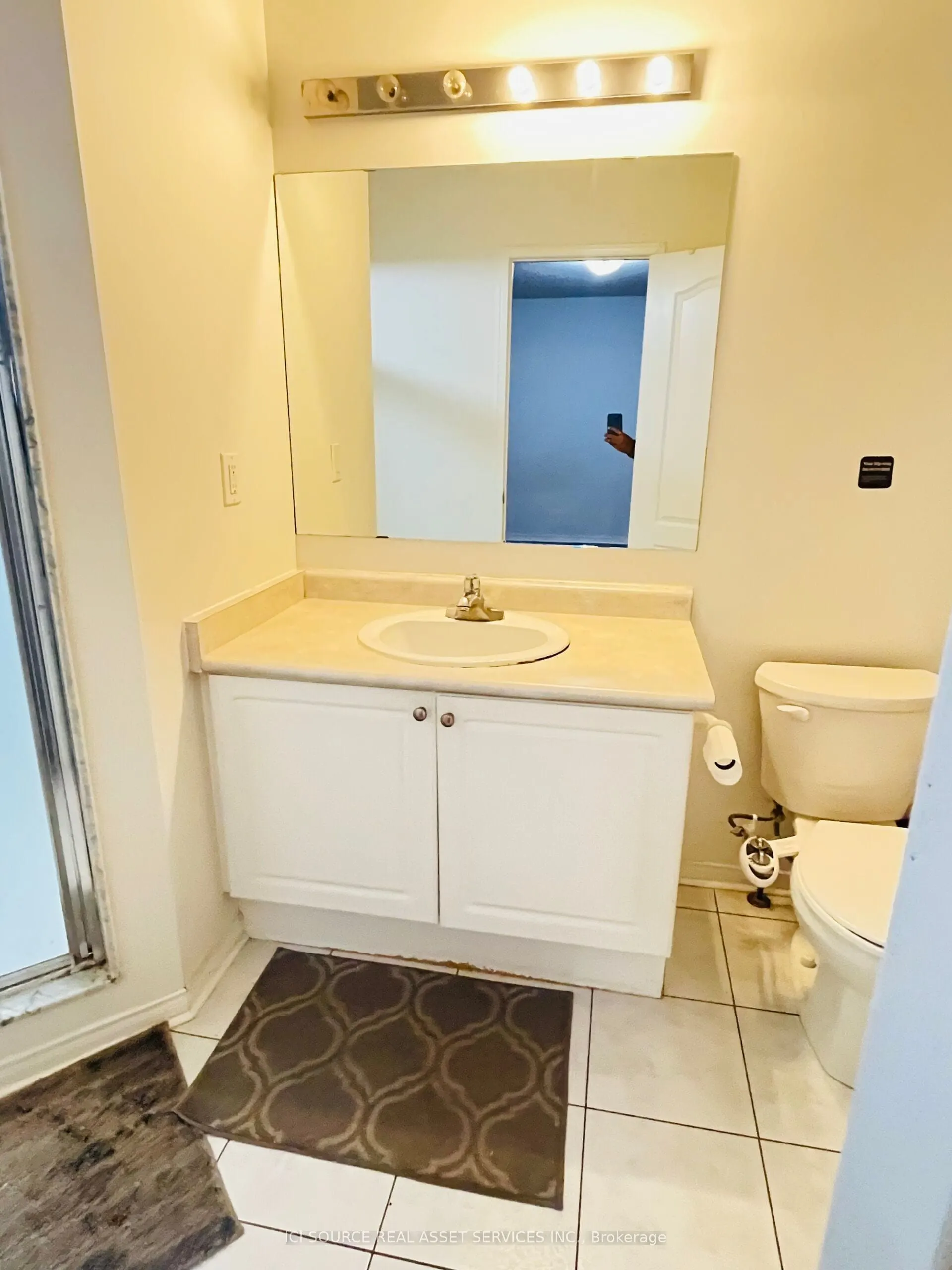 40 Treasure Drive, #Upper