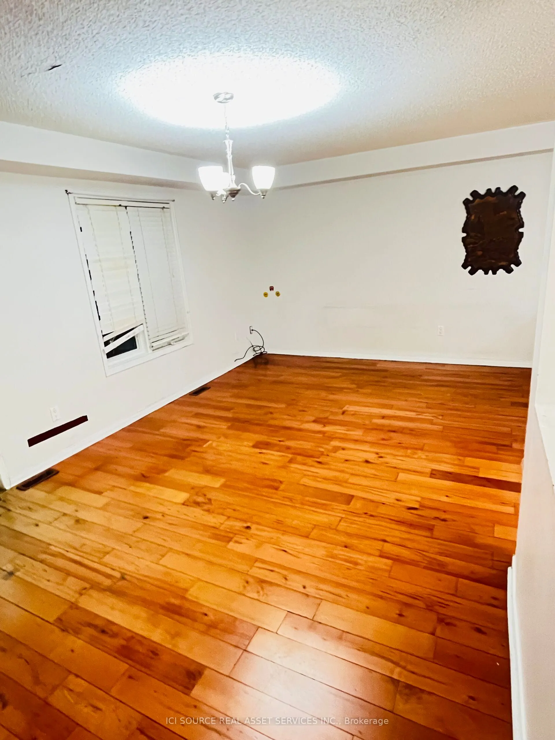 40 Treasure Drive, #Upper
