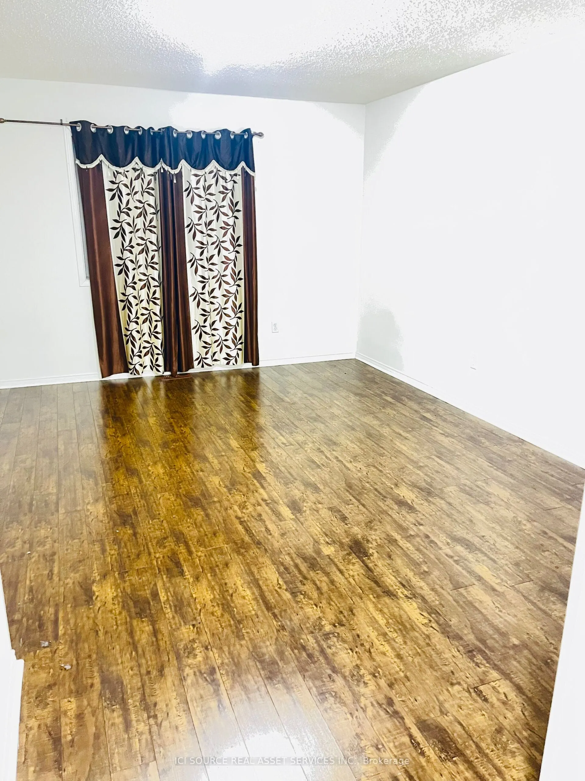 40 Treasure Drive, #Upper