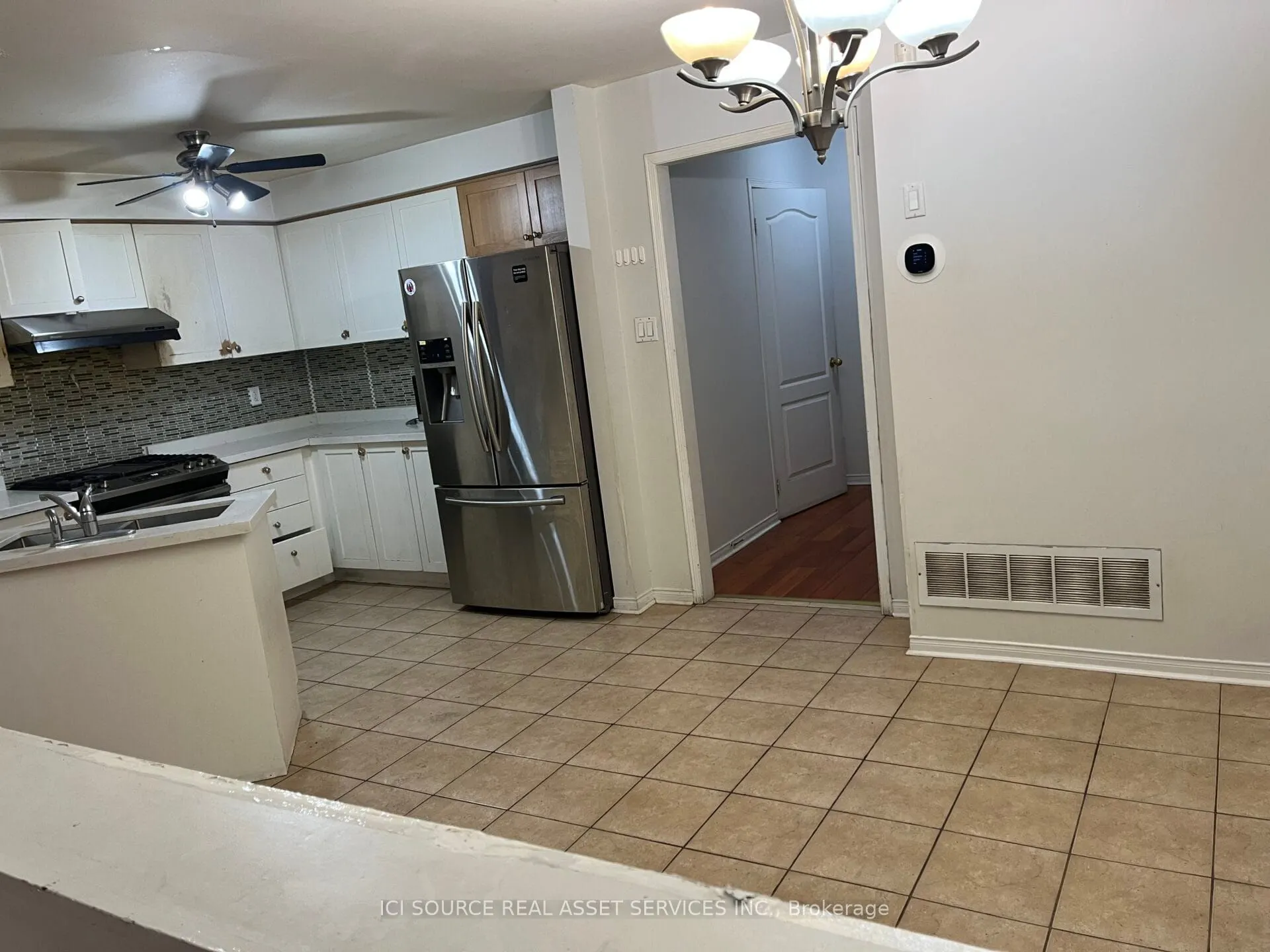 40 Treasure Drive, #Upper