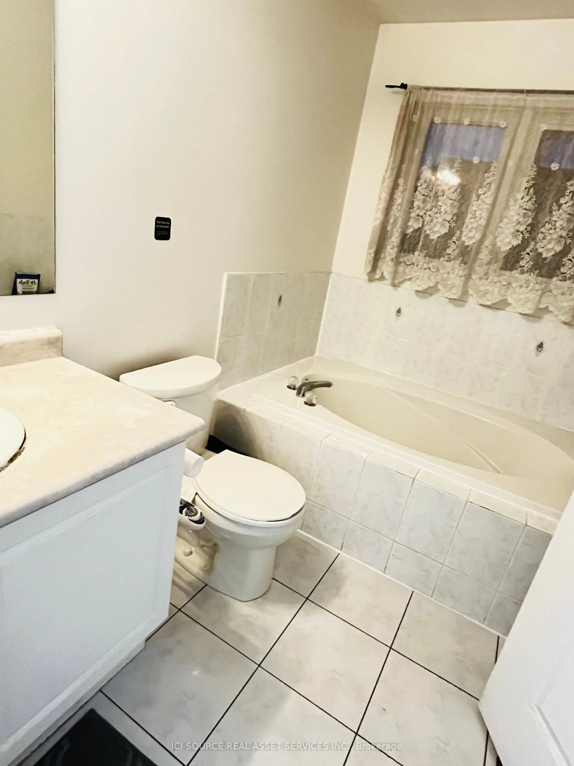 40 Treasure Drive, #Upper